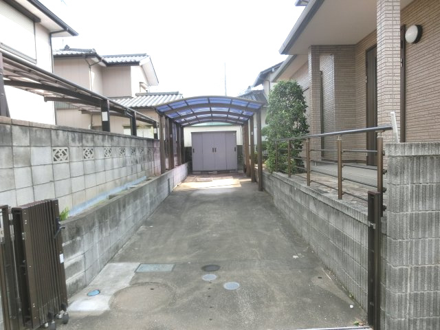 鴻巣市生出塚２丁目の中古一戸建の駐車場