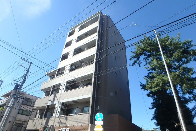 ルーストの外観|２００６年完成RCマンション♪
駅近徒歩３分♪