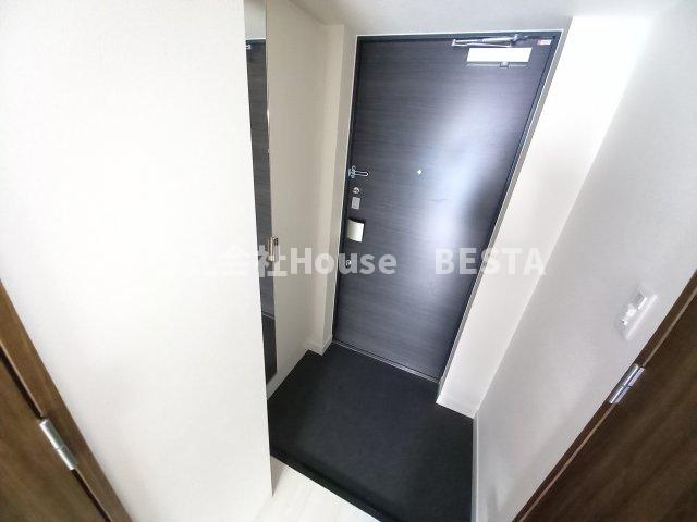 プレサンス神戸元町ミューズの玄関