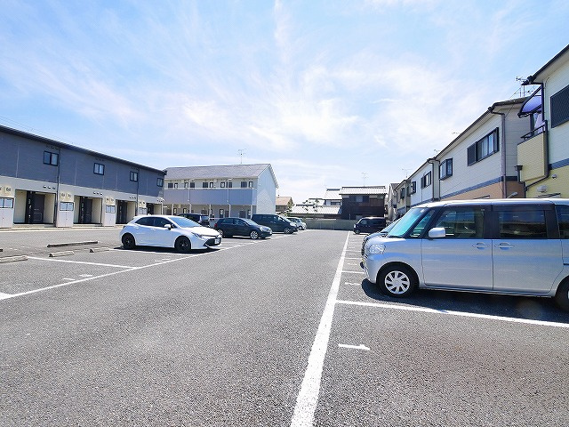 パレスナップの駐車場