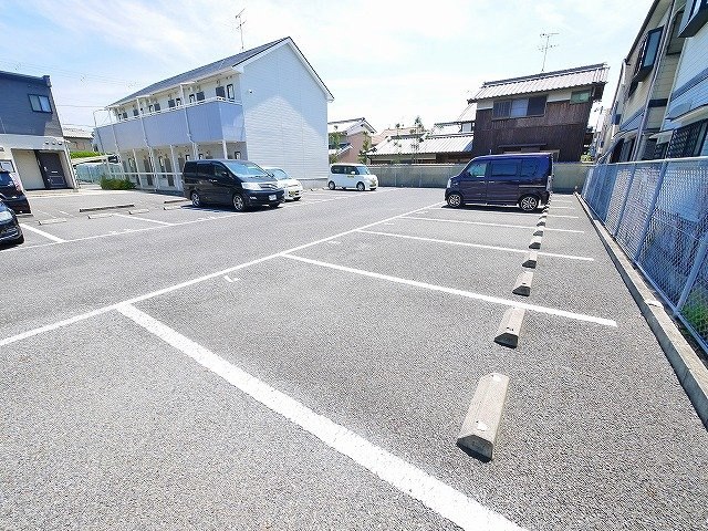 パレスナップの駐車場