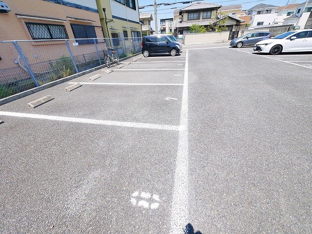 パレスナップの駐車場