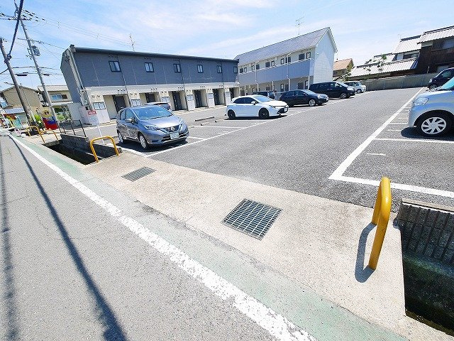 パレスナップの駐車場