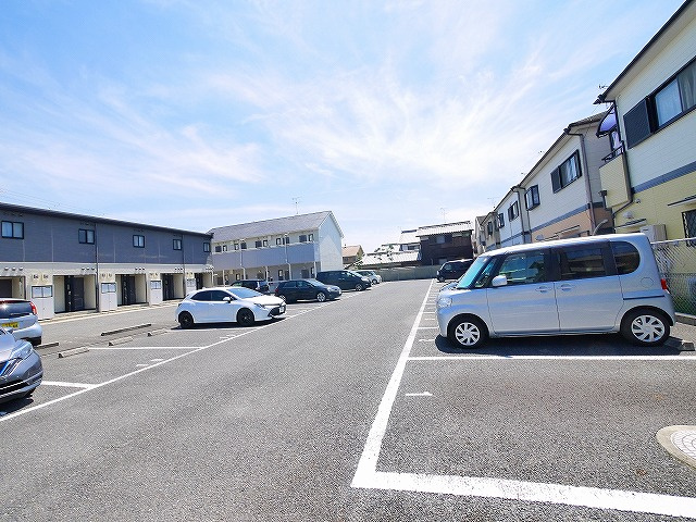 パレスナップの駐車場