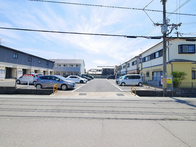 パレスナップの駐車場