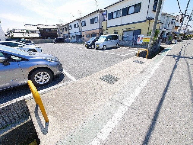パレスナップの駐車場