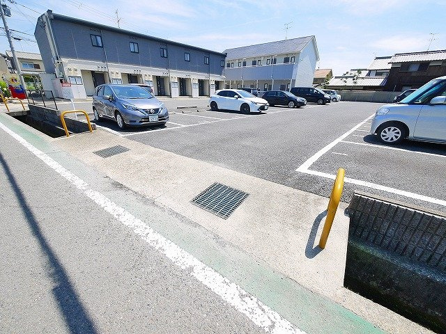 パレスナップの駐車場