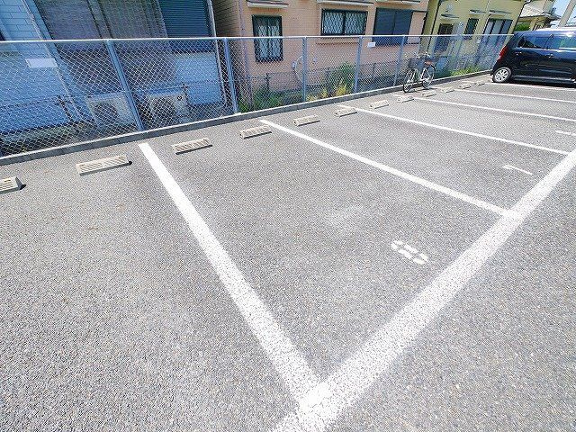 パレスナップの駐車場