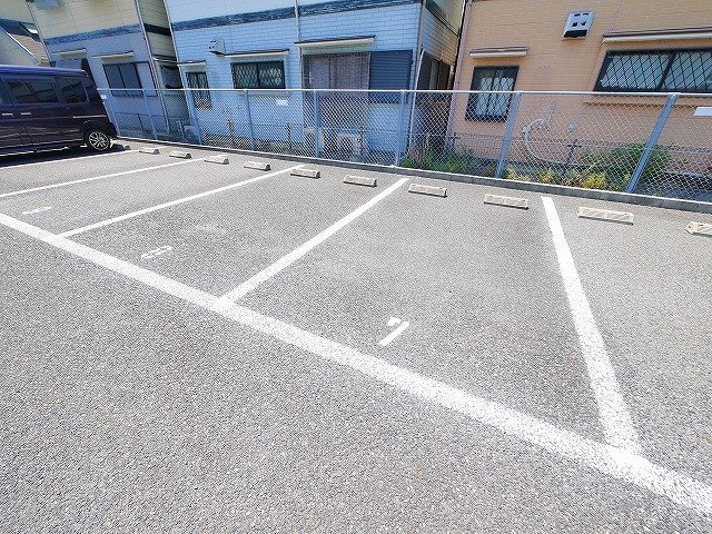 パレスナップの駐車場