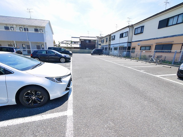 パレスナップの駐車場