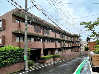 【外観】 | 流行に左右されず、将来にわたって価値が継続する「上質」な佇まい。おしゃれな雰囲気や自然の潤い、親しみやすさといった暮らしを豊かにしてくれる住空間です。