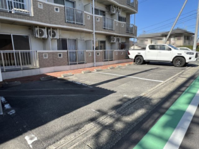 リバティーハウスの駐車場
