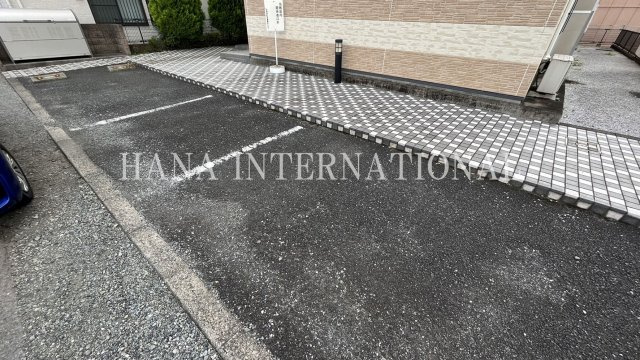 レオパレスMOKURENの駐車場