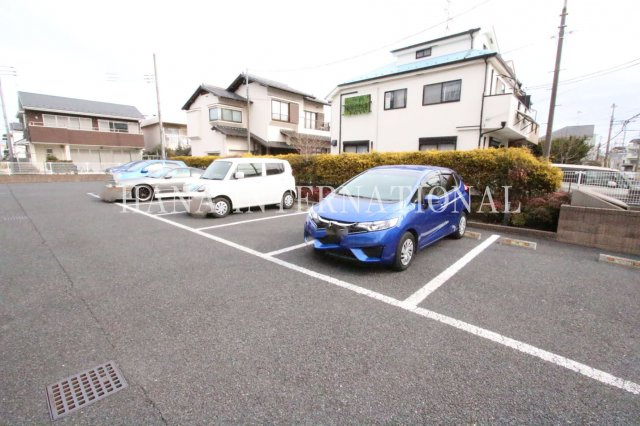 リラ大南の駐車場