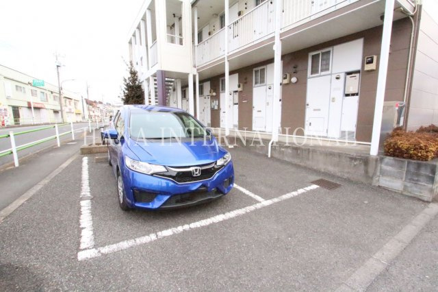 レオパレスサンキエムの駐車場