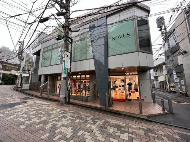 アイズビルの外観
