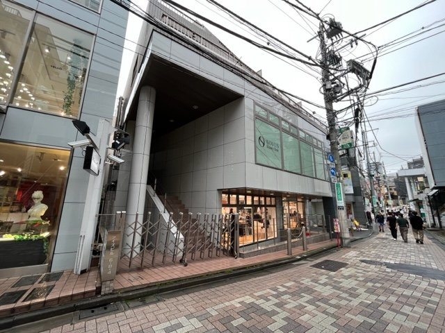 アイズビルの外観