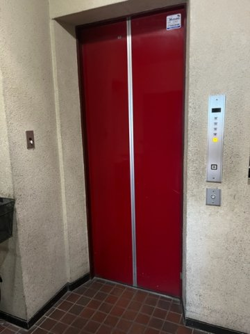 オクミヤ興産ビルのロビー