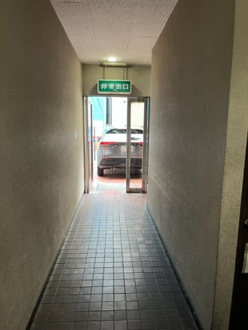 オクミヤ興産ビルのロビー