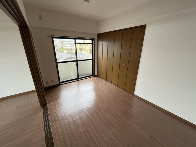 エクセレント・バーツの洋室