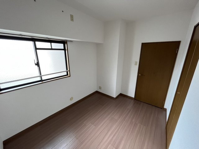 エクセレント・バーツの洋室