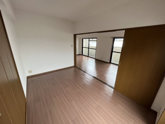 エクセレント・バーツの洋室