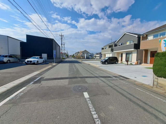 新築　高崎市上並榎町6期　Heartful　Town　D号棟の前面道路含む現地写真|現地写真　南側接道幅員約7.9ｍ