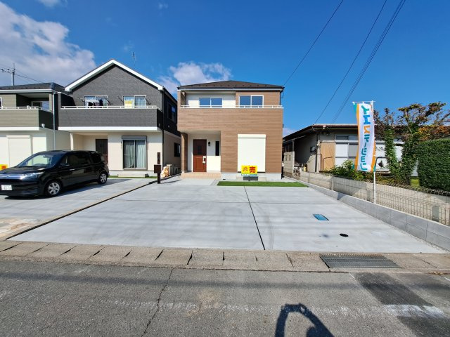 新築　高崎市上並榎町6期　Heartful　Town　D号棟の駐車場|現地写真　駐車スペースは建物南側に並列2台分可能です！