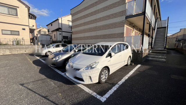 レオパレスヴィラポラリスの駐車場