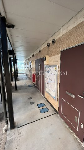 レオパレスヒルズ日野Ⅱのエントランス