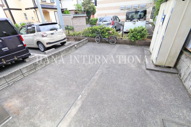 レオパレスOrkの駐車場