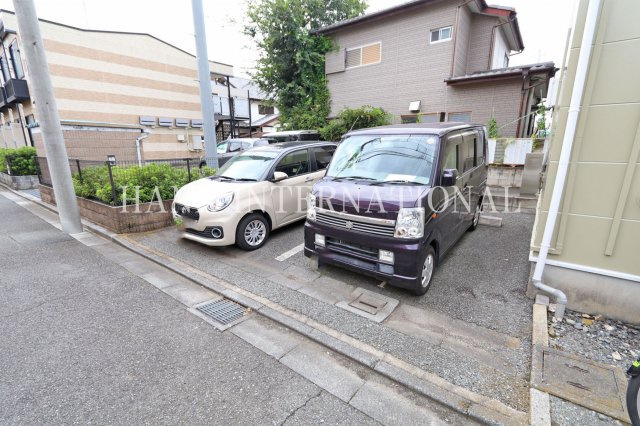 レオパレスOrkの駐車場