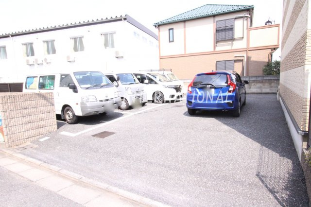 ラークの駐車場