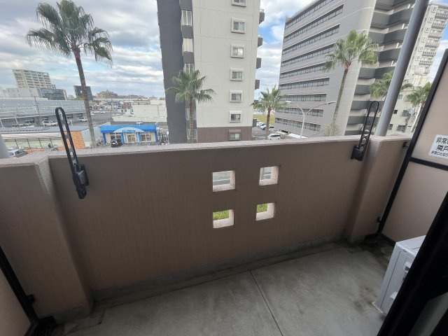 センチュリー丸島のバルコニー