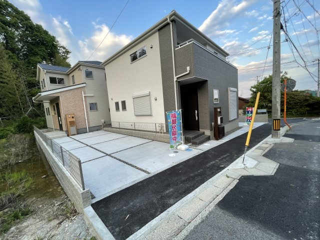 日進市岩崎町 全2棟　＜仲介手数料無料＞北小・日進中　新築一戸建ての外観|撮影
社長の村田です！
自らプレイヤーとして営業しています
長年の経験と実績から皆様により良いマイホーム購入のご提案をいたします。
住宅ローンの不安や購入後の不安等何でもご相談ください。