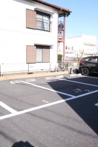 ヴィラ駒井の駐車場