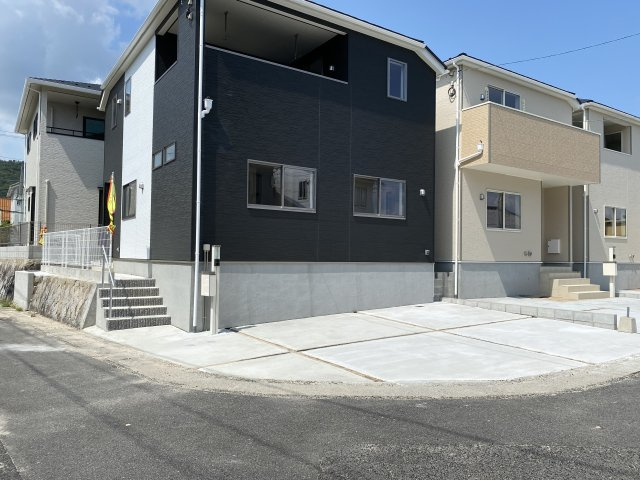 新築戸建　上安6丁目の前面道路含む現地写真