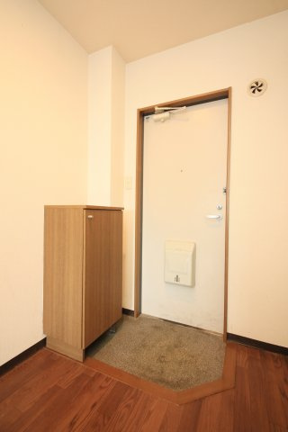 ハイツヤマオの玄関