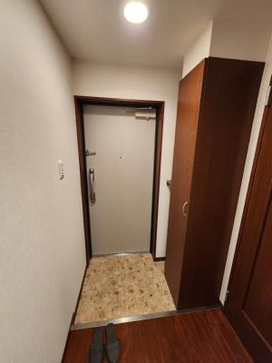 エターナルコート三条の玄関