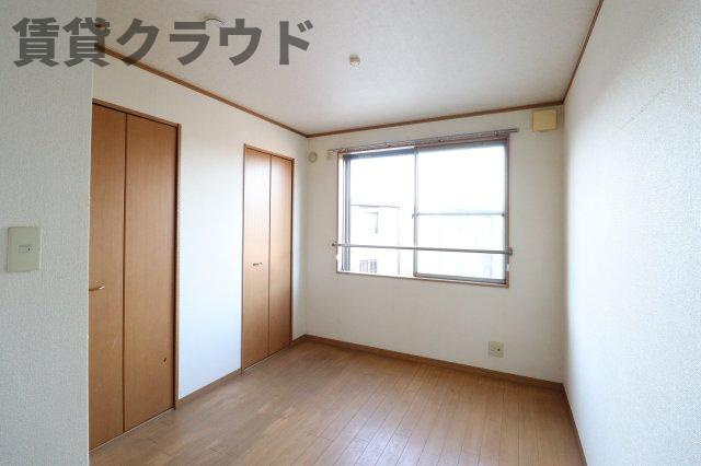 グレイスタウン蘇我　Ｃの寝室|広くて明るい寝室