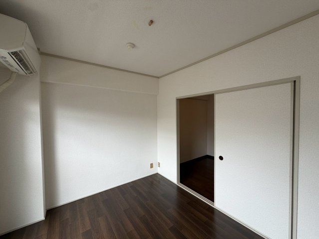 東大阪市中小阪５丁目の賃貸マンションの洋室
