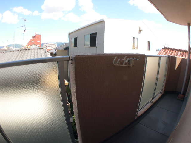 東大阪市中小阪５丁目の賃貸マンションのバルコニー
