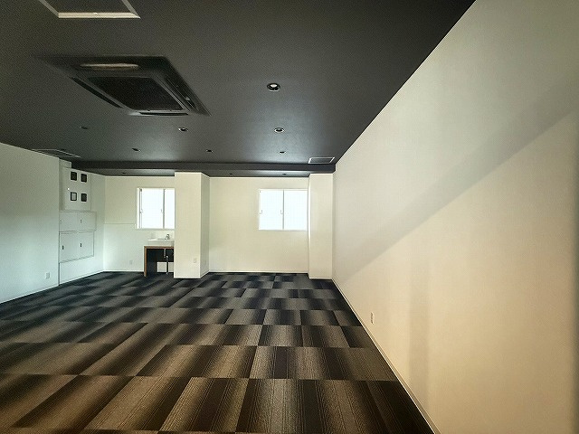 サンライトビルの玄関