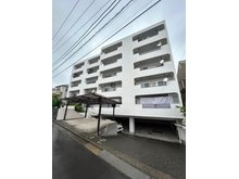 【外観】 | 流行に左右されず、将来にわたって価値が継続する「上質」な佇まい。おしゃれな雰囲気や自然の潤い、親しみやすさといった暮らしを豊かにしてくれる住空間です。