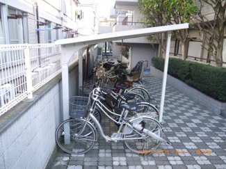 【その他共用部分】 | 敷地内に、屋根付き専用駐輪場有ります。