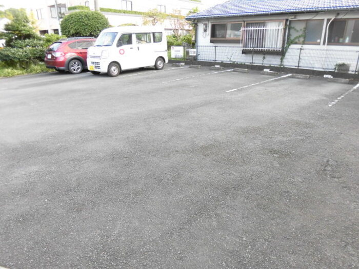 アゼリアコートの駐車場