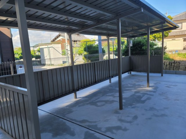 アースフィールド彦根のその他共用部分|屋根付きの駐輪場です