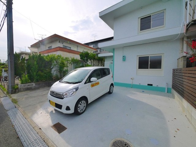 中登美テラスの駐車場|車をお持ちの方に嬉しい駐車場付きの物件です