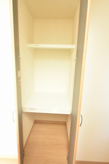 【収納】 | 鴻巣市東３丁目　未入居住宅 | 1階廊下の収納スペースも便利です♪