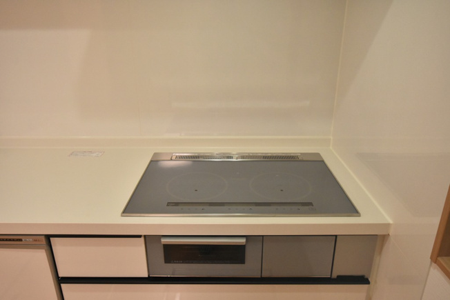 【キッチン】 | 鴻巣市東３丁目　未入居住宅 | 火を使わないIHコンロ仕様、機能も充実しています♪